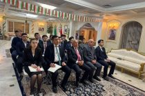 Дар Сафорати Ҷумҳурии Тоҷикистон дар Давлати Кувайт Паёми Президенти Тоҷикистон ба Маҷлиси Олиро дастҷамъона тамошо намуданд