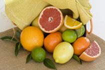 Дар ноҳияи Ҷалолиддини Балхӣ 16 навъи меваи ситрусӣ парвариш меёбад