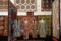 РУШДИ ҲУНАРҲОИ МАРДУМӢ. Сӯзании Панҷакент рамзи фарҳанги миллӣ ва пешрафти ҳунарҳои дастии занони тоҷик аст