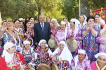 Эмомалӣ Раҳмон: «Модар рамзи ҷовидонаи ҳаёти башар аст»