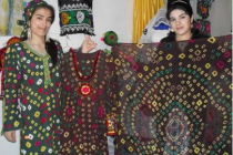 ГУЛБАСТ — МАТОЕ БО САНЪАТИ НОДИР.  Он воқеан ҳам либоси зебо ва миллӣ аст