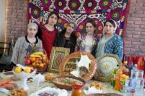 Оростани хони наврӯзӣ бо таомҳои миллӣ рамзи эҳтиром ба анъанаҳои таърихӣ мебошад