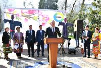 НАВРӮЗ — ҶАШНИ СУЛҲУ НАКУКОРӢ. Суратгузориши АМИТ «Ховар» аз иқдоми наврӯзӣ  дар «Боғи ба номи Алишери Навоӣ»