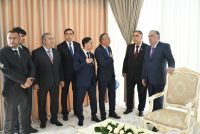 Сарвари давлат Эмомалӣ Раҳмон дар шаҳри Исфара бо лоиҳаи азхудкунии заминҳои бекорхобида, пойгоҳи обкашӣ, сардхона, коргоҳи бастубанди мева ва хоҷагии чорводорӣ ба таври фосилавӣ шинос шуданд