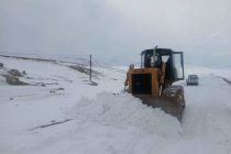 Муассисаҳои давлатии нигоҳдории роҳҳо зарари офати табииро дар роҳҳои мошингард бартараф менамоянд