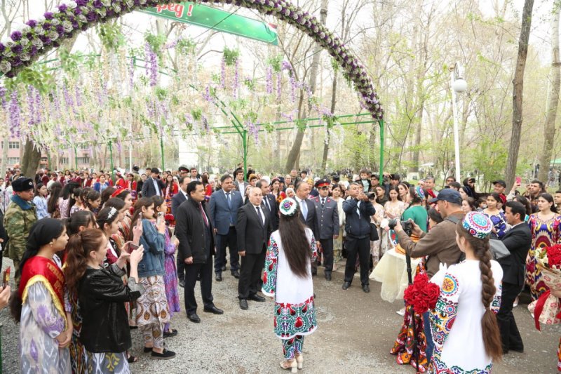 Наврӯзи байналмилалӣ дар шаҳри Турсунзода ботантана таҷлил гардид