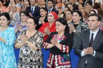 МОДАР — САРЧАШМАИ МЕҲРУ МУҲАББАТ. Дар ноҳияи Шоҳмансур ҳамоиши идонаи фарҳангӣ – фароғатӣ доир шуд