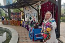 Намоиш-фурӯши маҳсулоти ҳунармандии занони Хатлон дар Душанбе то 15 апрел идома меёбад