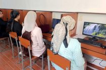 Дар Коллеҷи техникию омӯзгории ноҳияи Рӯдакӣ шаҳрвандон барномаҳои компютерӣ меомӯзанд