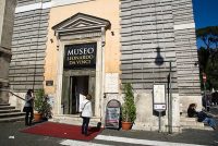 Намояндагони Осорхонаи миллии Тоҷикистон дар Рим осорхонаи Леонардо да Винчиро тамошо намуданд