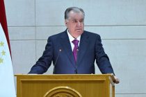 Сарвари давлат Эмомалӣ Раҳмон дар маҷлиси Ҳукумат ба масъулон барои коҳиши фоизи қарзҳо ва рушди пардохтҳои ғайринақдӣ дастур доданд