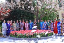 «ТОҶИКОНА МЕПӮШЕМ!». Занону духтарони Осорхонаи миллӣ аз пӯшидани либоси миллӣ ифтихор менамоянд