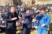 Абубакр аз Тоҷикистон ва Ҷасур аз Узбекистон соҳиби шоҳҷоизаҳои мусобиқаи гӯштини миллӣ дар Кӯлоб шуданд