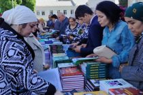 Озмуни ҷумҳуриявии «Беҳтарин китобхон» доир мегардад