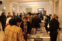 Дар Театри давлатии опера ва балети пойтахт намоиш-фурӯши китоб оғоз шуд