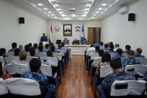 Ба кормандони Хадамоти гумруки Тоҷикистон тақвияти чораҳои зиддикоррупсионӣ тавзеҳ дода шуд