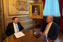 Сафири Тоҷикистон бо раиси шаҳри Брюссел мулоқот намуд