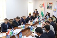 Доир ба иҷрои барномаҳои давлатии соҳаи маориф дар ноҳияи Рашт ҷаласа баргузор гардид