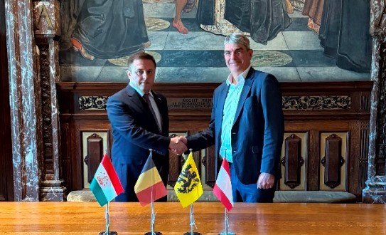 Байни шаҳрҳои Душанбе ва Антверпен робитаҳои фарогир таҳким меёбанд