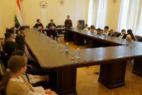 Сафорати Тоҷикистон дарҳояшро барои хонандагони Москва боз намуд