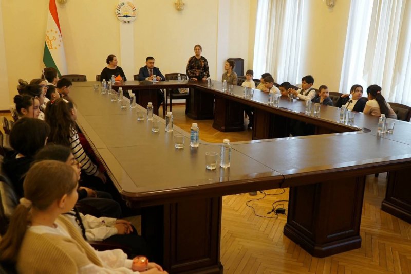 Сафорати Тоҷикистон дарҳояшро барои хонандагони Москва боз намуд