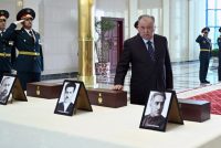 Пешвои миллат Эмомалӣ Раҳмон дар маросими ба Ватан баргардондани мушти хоки оромгоҳи қаҳрамонони миллӣ иштирок намуданд