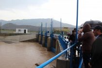 Сарбанди Деҳқонобод  дар обёрии беш аз 40 ҳазор гектар заминҳои кишоварзии Ҳамадонӣ, Фархор ва  Восеъ нақши муҳим дорад