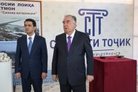 Сарвари давлат Эмомалӣ Раҳмон ва Раиси шаҳри Душанбе Рустами Эмомалӣ дар ноҳияи Варзоб барои бунёди корхонаи дигари истеҳсоли семент асос гузоштанд