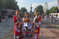 РӮЗИ ФАРҲАНГИ НОҲИЯИ ПАНҶ.  Деҳқонон  беҳтарин маҳсулоти кишоварзиро  пешниҳоди сокинону меҳмонони пойтахт намуданд