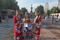 РӮЗИ ФАРҲАНГИ НОҲИЯИ ПАНҶ.  Деҳқонон  беҳтарин маҳсулоти кишоварзиро  пешниҳоди сокинону меҳмонони пойтахт намуданд