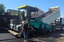 Беш аз ду километр роҳи деҳаи Ниликони ноҳияи Рӯдакӣ мумфарш гардид