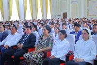 139 хатмкунандаи муассисаҳои таълимии Тоҷикистон соҳиби аттестатҳои аъло бо медалҳои тилло ва нуқра гардиданд