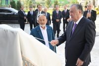 Президенти Ҷумҳурии Тоҷикистон Эмомалӣ Раҳмон дар шаҳри Турсунзода муассисаи таҳсилоти миёнаи умумии рақами 21-ро ба истифода доданд