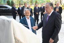 Президенти Ҷумҳурии Тоҷикистон Эмомалӣ Раҳмон дар шаҳри Турсунзода муассисаи таҳсилоти миёнаи умумии рақами 21-ро ба истифода доданд