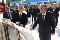 Сарвари давлат Эмомалӣ Раҳмон дар ноҳияи Файзобод бинои нави муассисаи таҳсилоти миёнаи умумии №11-ро мавриди истифода қарор доданд