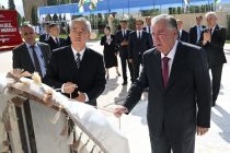 Сарвари давлат Эмомалӣ Раҳмон дар ноҳияи Файзобод бинои нави муассисаи таҳсилоти миёнаи умумии №11-ро мавриди истифода қарор доданд