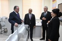 Президенти Тоҷикистон: «Аҳолии узбекзабони шаҳри Турсунзода бо муассисаҳои таълимии узбекӣ ва китобҳои дарсӣ таъмин карда шаванд»