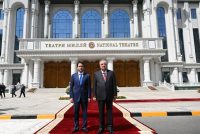 Сарвари давлат Эмомалӣ Раҳмон дар шаҳри Душанбе Театри миллиро мавриди истифода қарор доданд