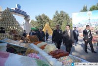 Раиси шаҳри Душанбе Рустами Эмомалӣ бо дастовардҳои сокинони вилояти Суғд шинос шуданд
