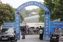 Дар ноҳияи Исмоили Сомонӣ намоишҳои фурӯши либос ва лавозимоти мактабӣ идома дорад