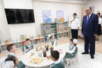 Пешвои миллат Эмомалӣ Раҳмон дар шаҳри Хуҷанд Муассисаи давлатии «Маркази дастгирии оила ва кӯдак»-ро ифтитоҳ намуданд