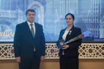 Як зумра кормандони гуногункасб, хизматчиёни давлатӣ ва рӯзноманигорон бо  мукофотҳои давлатӣ қадрдонӣ  гардиданд