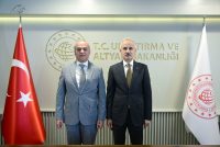 Сафири Тоҷикистон бо Вазири нақлиёт ва инфрасохтори Туркия мулоқот намуд
