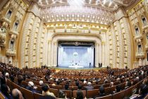 Эмомалӣ Раҳмон: «То охири сол дар кишвар таъсиси боз 500 корхонаю коргоҳи саноатӣ пешбинӣ шудааст»