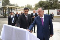 Президенти Ҷумҳурии Тоҷикистон Эмомалӣ Раҳмон дар шаҳри Кӯлоб корхонаи истеҳсоли нӯшокиҳои ташнагишикани ҶДММ «Мабно»-ро ба истифода доданд