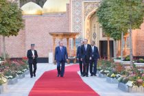 Президенти Ҷумҳурии Тоҷикистон Эмомалӣ Раҳмон оромгоҳи Мир Сайид Алии Ҳамадониро зиёрат намуданд