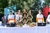 Дар Душанбе Фестивали занбӯрпарварон, намоиш ва фурӯши асал  баргузор  шуд