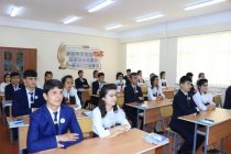 Хонандагони муассисаҳои таҳсилоти миёнаи умумии Тоҷикистон ба таътили тирамоҳӣ мебароянд