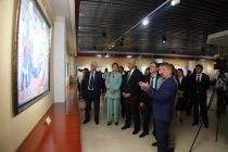 «ҶАҲОНИ РАССОМ». Дар Осорхонаи миллии Тоҷикистон намоиши асарҳои Дӯст Азизов ташкил гардид